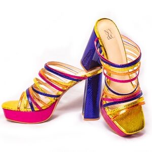 NWT New York & Company metallic colors strappy platform shoes 8.5